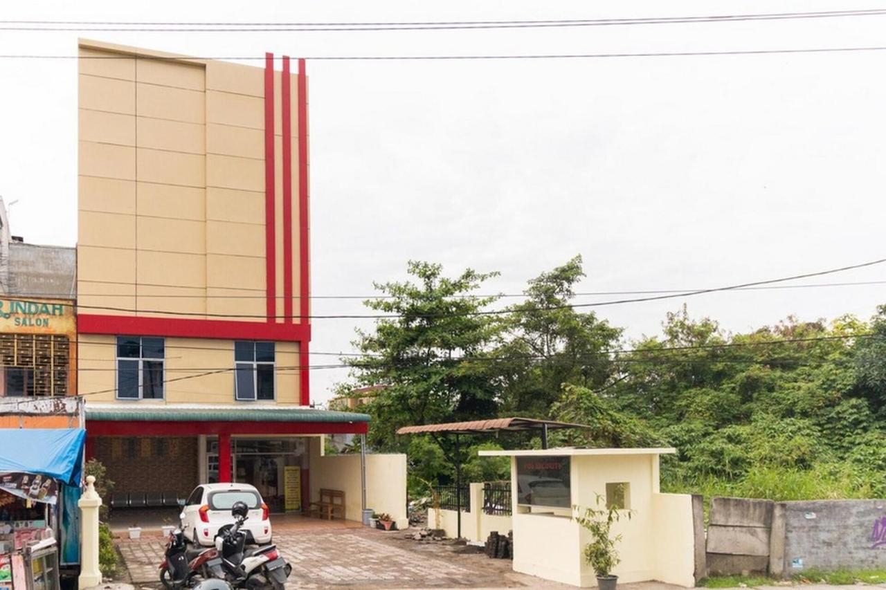 Sunggal Reddoorz Plus @ Jalan Gatot Subroto Medan מראה חיצוני תמונה