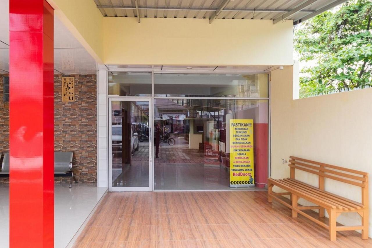Sunggal Reddoorz Plus @ Jalan Gatot Subroto Medan מראה חיצוני תמונה