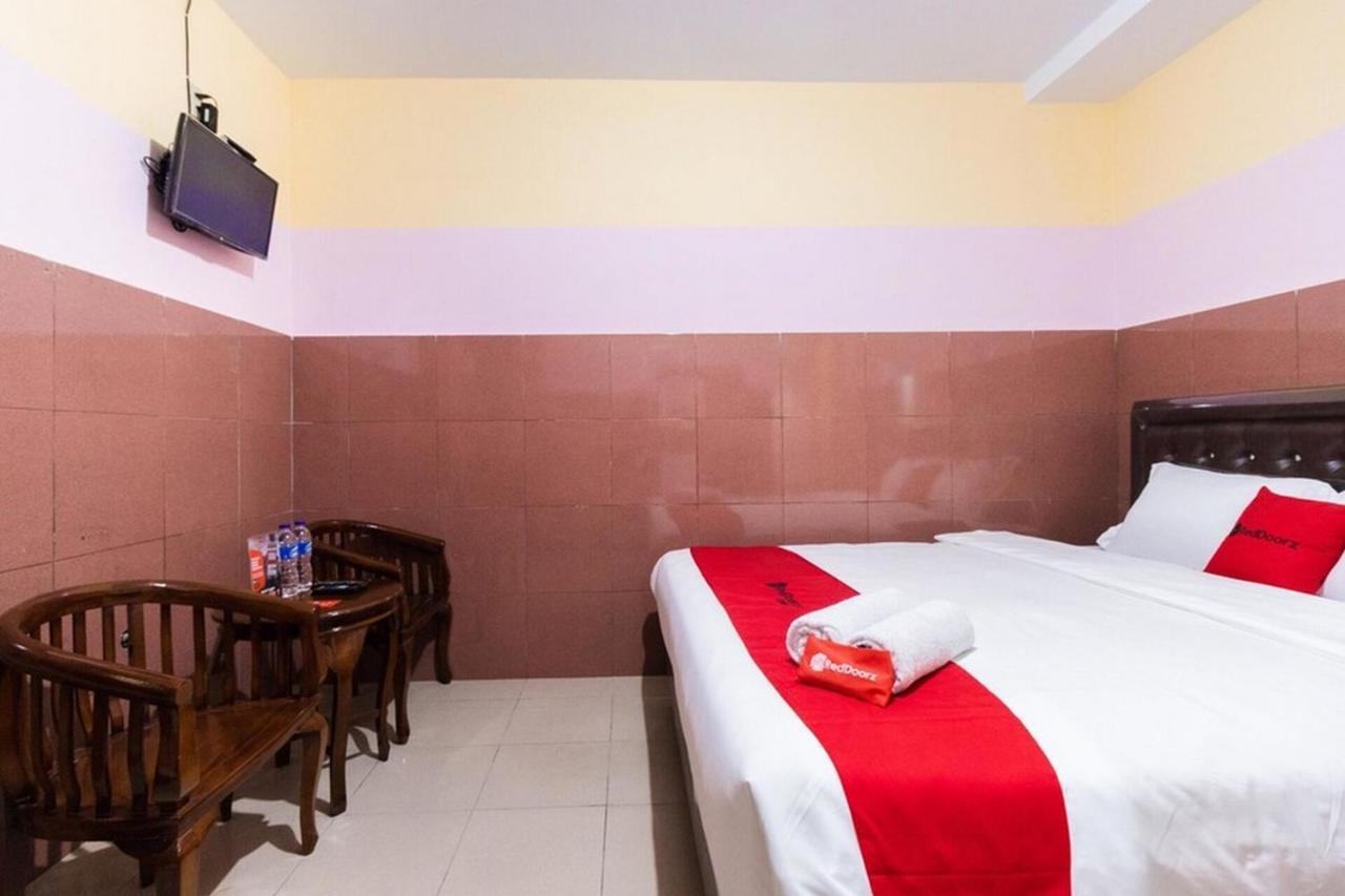 Sunggal Reddoorz Plus @ Jalan Gatot Subroto Medan מראה חיצוני תמונה